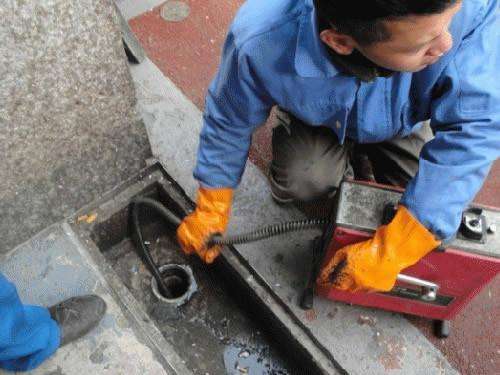 新龙镇疏通下水道