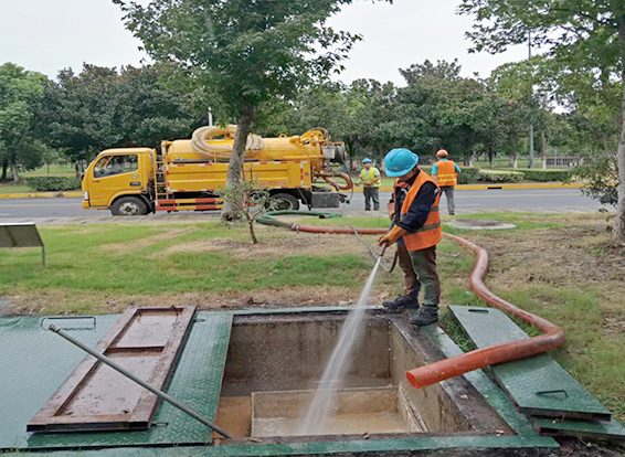 新龙镇化油池清理